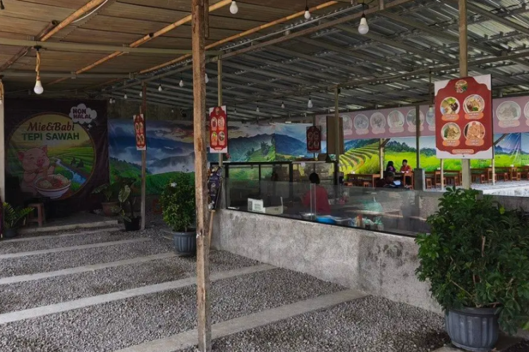 Warga Tuntut Warung Mie dan Babi Tepi Sawah Ganti Menu Menjadi Halal, Pemkab Sukoharjo Gelar Forum Mediasi