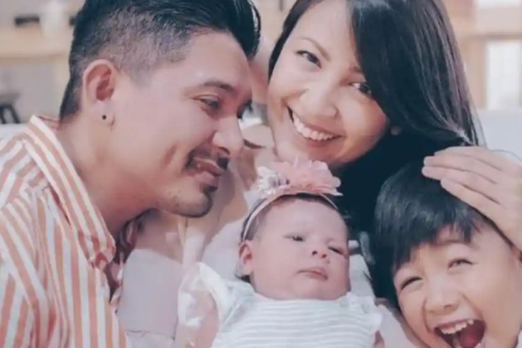 Viral Sharena Delon Dituding Jual Preloved Baju Bekas Anak Tak Layak Pakai, Ramai Dihujat Netizen Threads