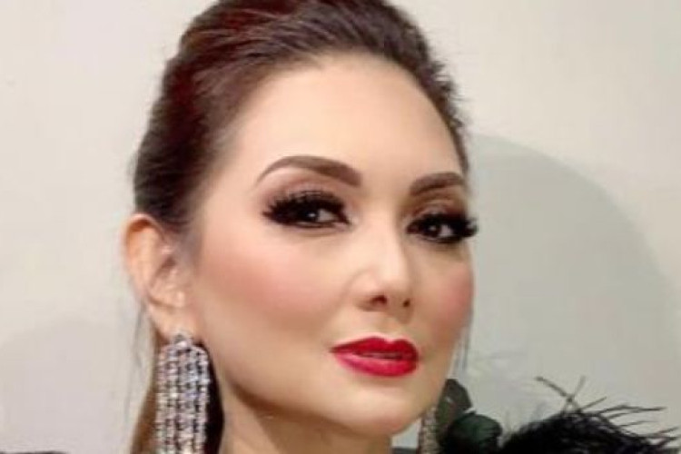 Penyanyi Nia Daniaty Dikabarkan Menikah Lagi dengan Pengusaha Bule Australia? Ini Detail Bulan Madu dan Rumah Mewah yang Beredar!