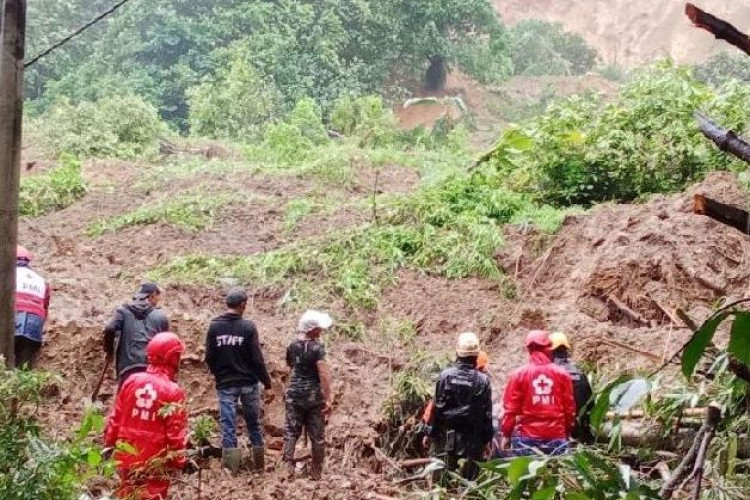 Bencana Banjir dan Longsor Terjang Sukabumi: Ribuan Warga Terdampak, Jalur Transportasi Lumpuh