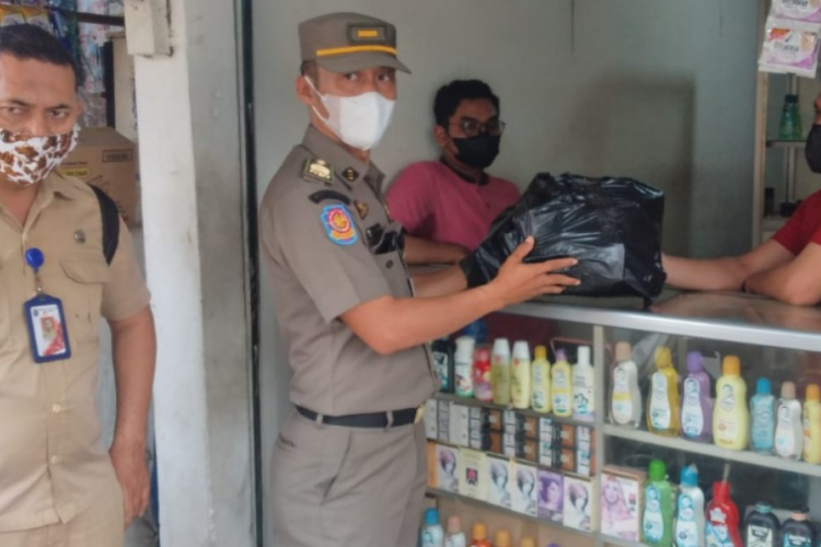 Polisi Gerebek Tiga Toko Diduga Jual Obat Keras di Pasar Rebo Setelah Viral Laporan Diserang Petasan Warga