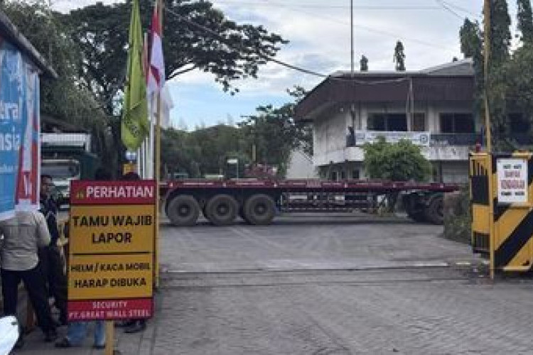Ledakan Hebat di Pabrik Baja Sidoarjo: 1 Korban Tewas di Tempat dan Rumah Warga Rusak Parah