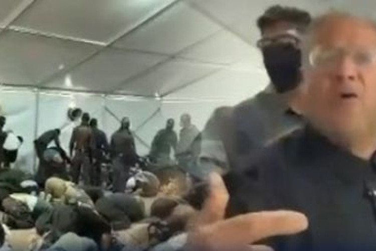 Viral Video Aktivis Global Sumud Flotilla Dipaksa Sujud dan Diintimidasi di Israel. Langsung Menuai Kecaman Dunia!