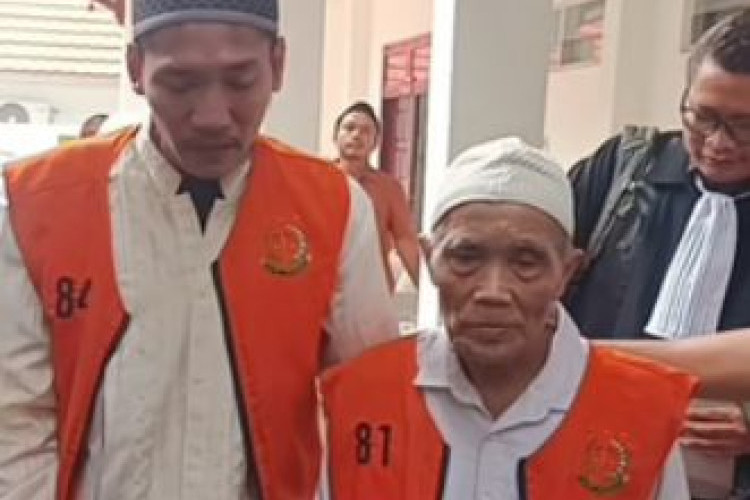 Kisah Pilu Kakek Mujiran yang Ditahan Karena Getah Karet, Sempat Terancam 5 Tahun Penjara Kini Bebas Tanpa Syarat